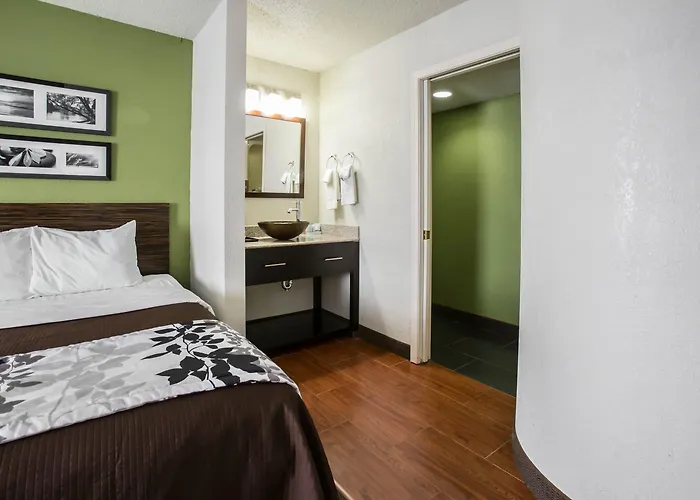 Sleep I-90 Inn Rockford
