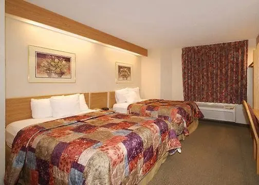 Sleep I-90 Inn Rockford